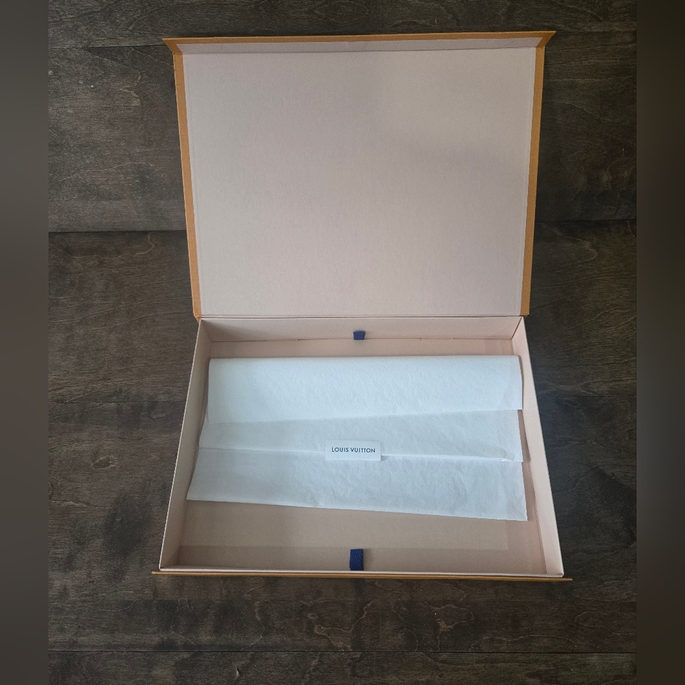 Louis Vuitton Scraf Box - Picture 6 of 7